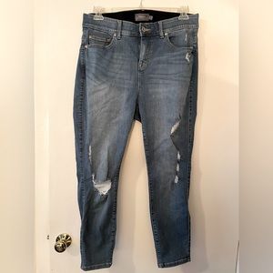 Torrid Bombshell Skinny Ripped Jeans size 16 short
